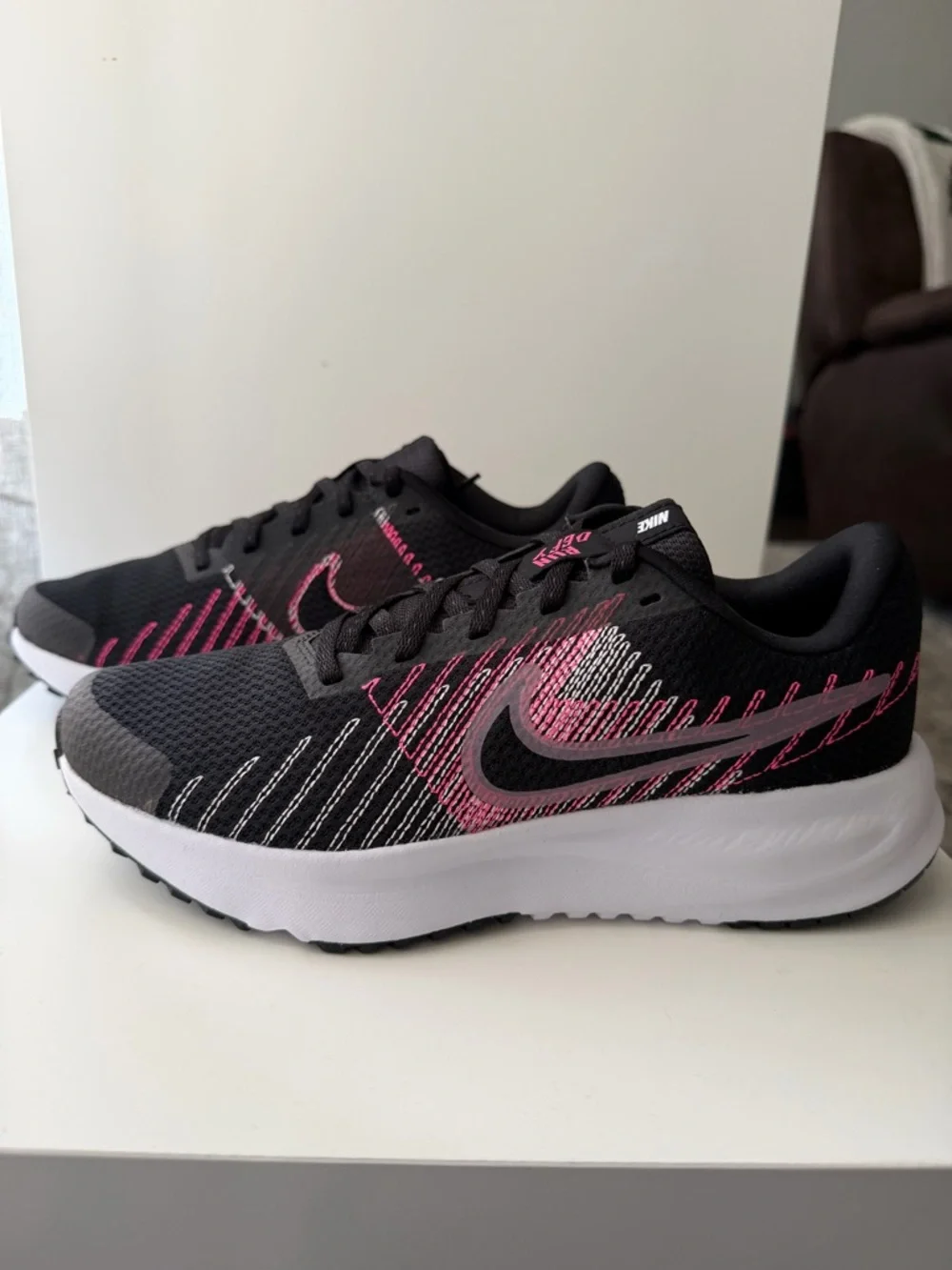 NIKE Womens Run Defy Running Shoes-Black Pink-Size 7.5-Lightweight Run Sneakers